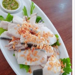 ปลาอินทรีย์ลวกจิ้ม Boiled organic fish with dipping sauce