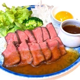 โรสต์บีฟ มีไข่ (ไม่มีข้าว) Roast Beef with egg (No Rice)
