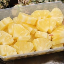 ข้าวไข่ข้น ผลไม้สด กาแฟ อาหารตามสั่งลฎาภาเซอร์วิส