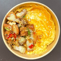 ข้าวไข่ข้นหมูกรอบคั่วพริกเกลือ