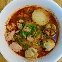 ก๋วยเตี๋ยวหมูต้มยำ (เส้นเล็ก)