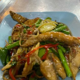 ปลากระพงผัดฉ่า