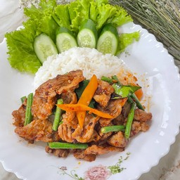 ข้าวพริกแกงเนื้อหนอก