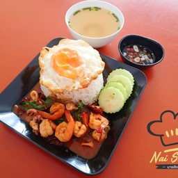 ข้าวผัดกะเพรากุ้ง