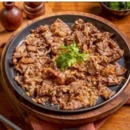 เนื้อชาร์โรเล่ผัดกระเทียม(กับข้าว)