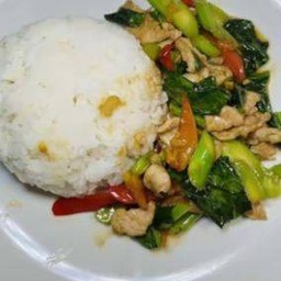 ผัดคะน้าหมูราดข้าว