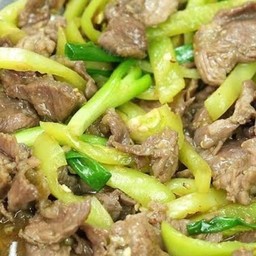 เนื้อผัดพริกหยวกราดข้าว