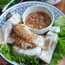 ปลากะพงลวกจิ้ม Boiled sea bass with dipping sauce