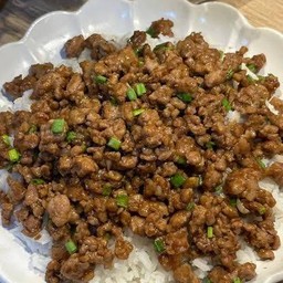 ข้าวราดหมูสับผัดซอสญี่ปุ่น