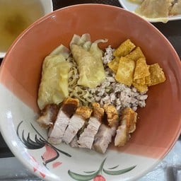 ก๋วยเตี๋ยวเกี้ยวหมูกรอบ ⭐️