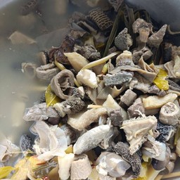 ต้มแซ่บเเครื่องในเนื้อ