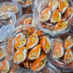 ปูไข่นึ่ง พร้อมน้ำจิ้มซีฟู้ด