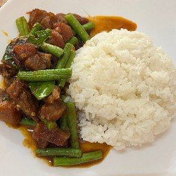 ข้าวราดพริกแกงหมูกรอบ