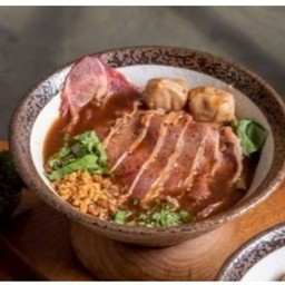 ก๋วยเตี๋ยวเรือเนื้อซัคอาย(น้ำซุปจะมีรสชาติความเผ็ดอ่อนๆนะคะ)