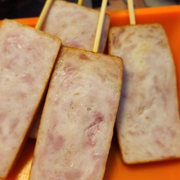 สเต็กแฮมไก่  2 ไม้ 35 บาท