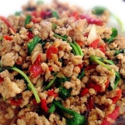 ผัดกะเพราหมูสับราดข้าว
