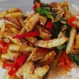 ข้าวกะเพราไก่หน่อไม้ดอง