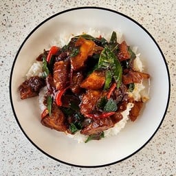 ข้าวแกงข้าวกล่อง (กระเพาหมูกรอบ) หน้าโลตัส ยิ่งมารวย คลองสอง