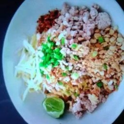 เส้นเล็กแห้งหมูสับ