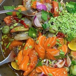 ยำกุ้ง+แซลมอล น้ำปลาร้า