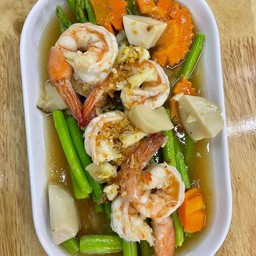 ผัดหน่อไม้ฝรั่งกุ้ง