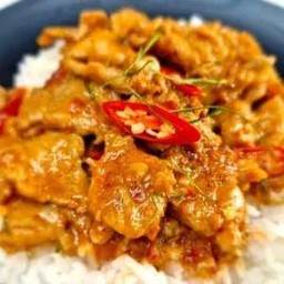 ข้าวพะแนงหมูชิ้น