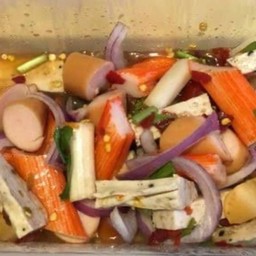 ยำปูอัดไส้กรอกหมูยอ