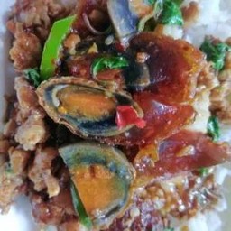 ข้าวกะเพราไช่เยี่ยวม้าหมูสับ