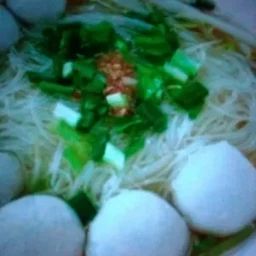 เส้นหมี่ลูกชิ้นหมูนำ้ใส