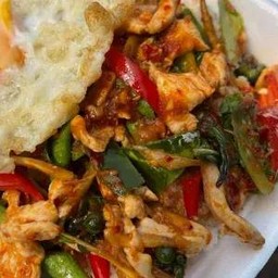 ข้าวผัดพริกแกงไก่