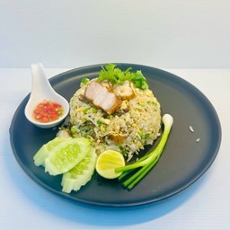 ข้าวผัดหมูกรอบ