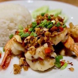 กุ้งคั่วพริกเกลือราดข้าว