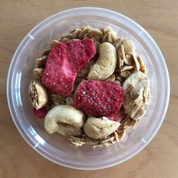 ไดมอนด์เกรนส์ กราโนล่า สตอร์เบอร์รี่โรส 20 กรัม