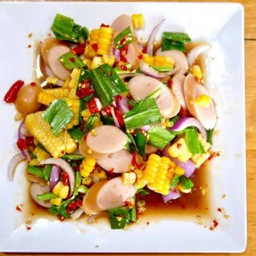 ยำข้าวโพดไส้กรอก