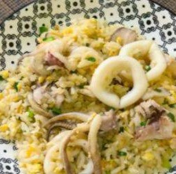 ข้าวผัดหมึก