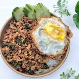ร้านกะเพรากล่อง นครลุง