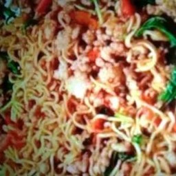 กะเพรามาม่าหมูสับ