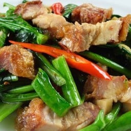 คะน้าหมูกรอบราดข้าว