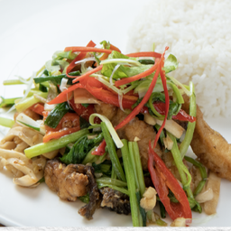 ข้าวปลากะพงผัดขึ้นฉ่าย