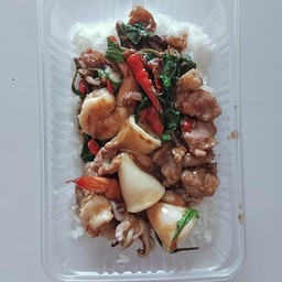 ข้าวผัดกะเพรารวมมิตร