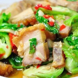 แขนงหมูกรอบราดข้าาว