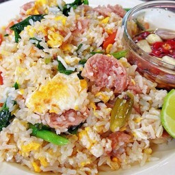 ข้าวผัดแหนมหมู
