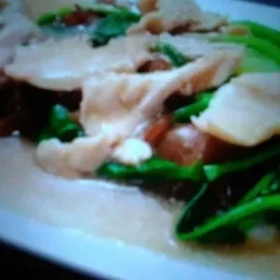 ราดหน้าเส้นใหญ่ไก่