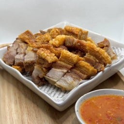 สมใจหมูกรอบ จัสฟู้ดสุขสวัสดิ์ (กะเพราถาด บะหมี่หมูแดง มาม่าต้มยำหม้อไฟ)