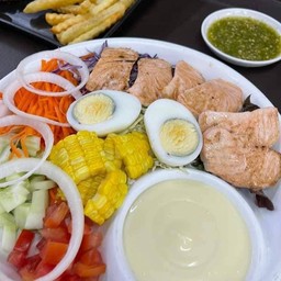 สลัดแซลมอนย่าง