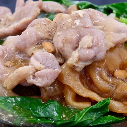 ราดหน้าเส้นใหญ่หมูหมัก
