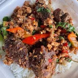 ข้าวกะเพราไข่เยี่ยวม้า