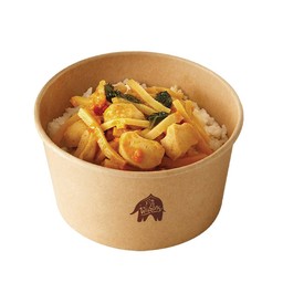 ข้าวลูกชิ้นปลา ผัดพริกเหลือง