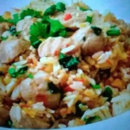 ข้าวผัดลูกชิ้นพริกสด