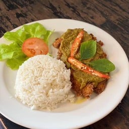 ข้าวไก่กรอบแกงเขียวหวาน